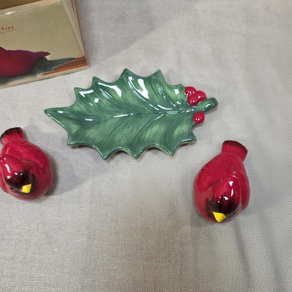 Cracker Barrel Christmas Cardinal Salt & Pepper Shakers Holly Tray Set New W Box